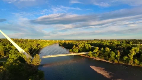 PT3-SUN SET-SUN DIAL BRIDGE-SACRAMENTO RIVER-FULL- 360-PT3-PAN EAST-SUNDIAL BRID 스톡 동영상 332011121