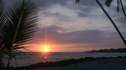 Pu uhonua o Honaunau sunset 3 Stock Footage