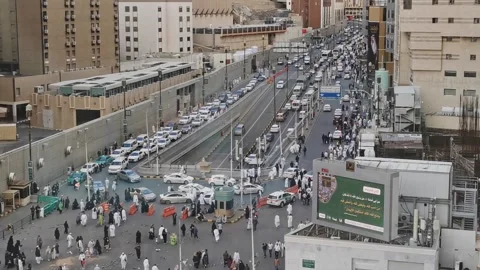 Public cab queue up looking for passengers outside Haram Mosque in Makkah Stock-Footage 274459556