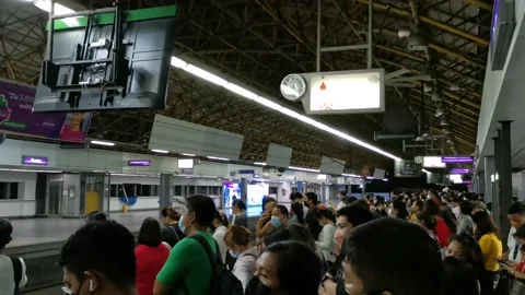 Public Commuters on Long Queues on Recto Avenue Train Station Stock Footage 167042674