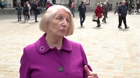 Public react to death of Pope Francis Video stock 307210561