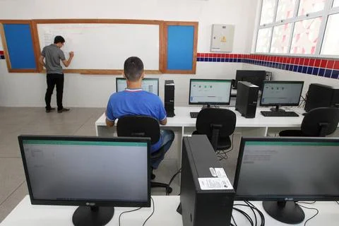  public school computer lab aracatu, bahia, brazil - july 7, 2023: A stude... Foto stock