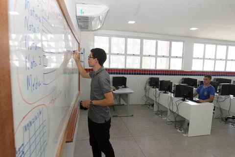  public school computer lab aracatu, bahia, brazil - july 7, 2023: A stude... Foto stock