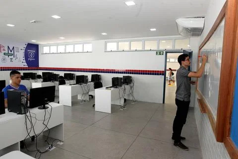  public school computer lab aracatu, bahia, brazil - july 7, 2023: A stude... 库存照片