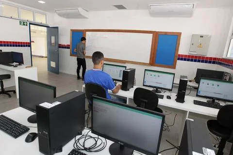  public school computer lab aracatu, bahia, brazil - july 7, 2023: A stude... Foto stock