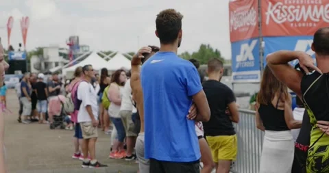 Public at a show in slow motion Vídeo Stock 167681288