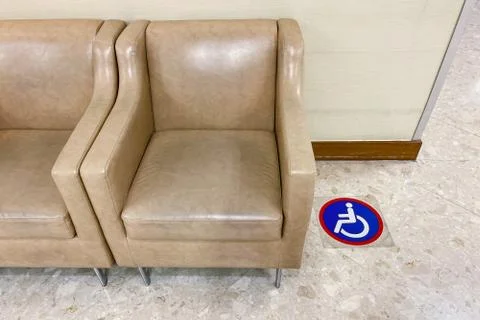 Public sofas or waiting chairs and wheelchair space in clinic or hospital Foto stock