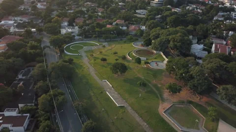 Public square closed with walls to avoid gatherings - Praca do Por do Sol Video stock 133521768