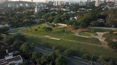 Public square closed with walls to avoid gatherings - Praca do Por do Sol Vídeo Stock 133530317