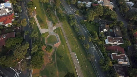 Public square closed with walls to avoid gatherings - Praca do Por do Sol Video stock 133531510