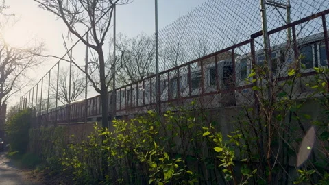 Public train passing by at the suburbs area close to downtown Chicago during Видео 315525124