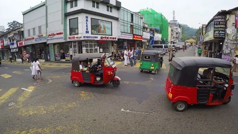 Public transportation at a busy intersection in Kandy. Видео 77622981