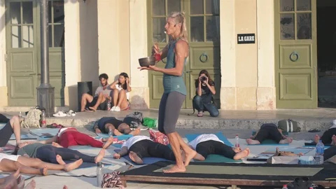 Public Yoga lesson Stock Footage 112260101