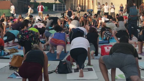 Public Yoga lesson Stock Footage 112264906