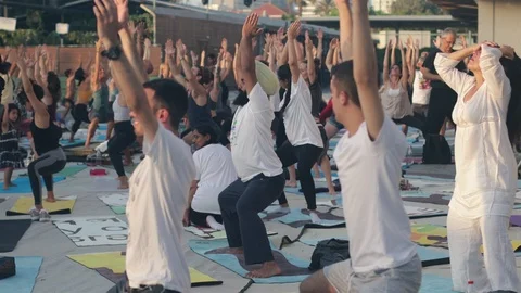 Public Yoga lesson Stock Footage 112266414
