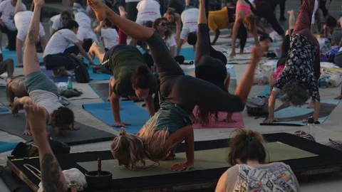 Public Yoga lesson Stock Footage 116740058