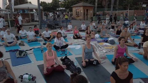 Public Yoga lesson in slow motion Stock Footage 116732055
