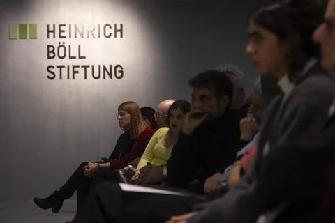  Publikum bei der Heinrich Böll Stiftung in Berlin am 18. Dezember 2023. M.. Stock Photos