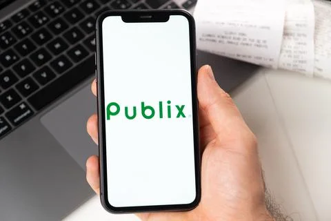 Publix mobile application of the supermarket chain in a smartphone. Online Stock Photos
