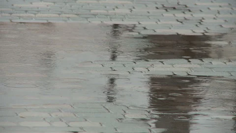 Puddle on the sidewalk in the rain Stockbeeldmateriaal 101870169