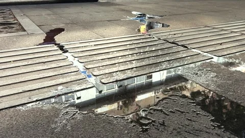 Puddle on the Tactile Paving sidewalk. Broken Urban Drainage Infrastructure Vidéo 342782930