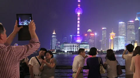 Pudong skyline night with Crowd time lapse 30 pan Vídeo Stock 40647151