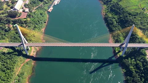 Puente de la Integración over Paraná River between Brazil and Paraguay near Foz 스톡 동영상 333728347