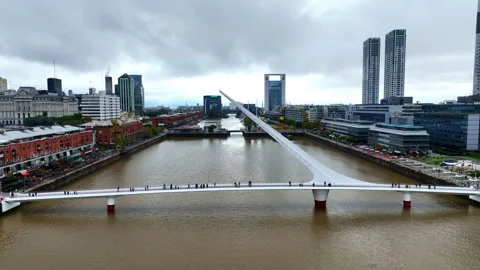 Puente de la Mujer [MOV] Reveal Over Puerto Madero Dock Vídeos de archivo 344718613