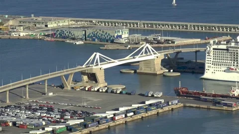 Puente de la Puerta de Europa, Port of Barcelona, Spain. 스톡 동영상 145286998