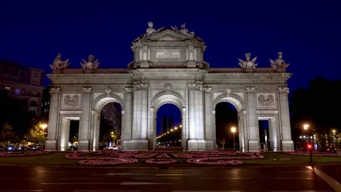 Puerta de Alcalá city gate at night in Madrid Stock Footage 159171981