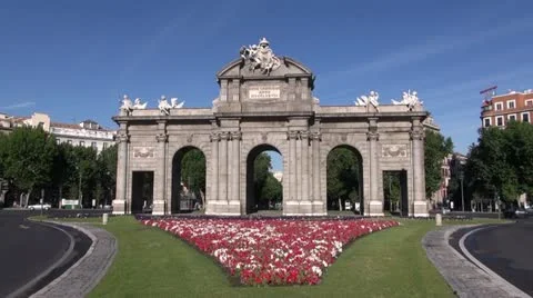 Puerta de Alcala front 30 Stock Footage 17482953