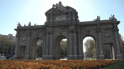 Puerta de Alcalá square, Madrid Vídeos de archivo 117591380