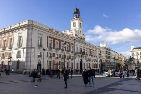 Puerta del sol square and real casa de correos in madrid Fotos de archivo