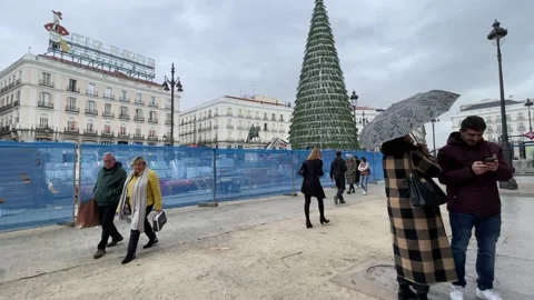 Puerta del sol square, Madrid, rainy day 4k Stock-Footage 223394788