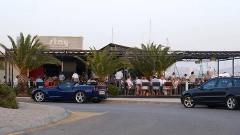 Puerto Pollensa Mallorca Spain: Upscale beach club with expensive sports car in Vidéo 81090501