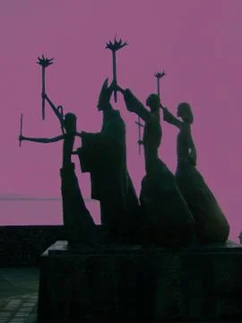 Puerto Rico statues at sunset with filter Illustrazione stock