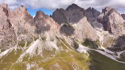 Puez - Odle mountain range in the Dolomites 스톡 동영상 322115093