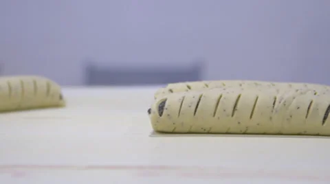 Puff on conveyor Vídeo Stock 34270917