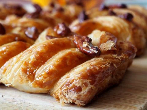 Puff pastry buns with pecans. Stock-Fotos