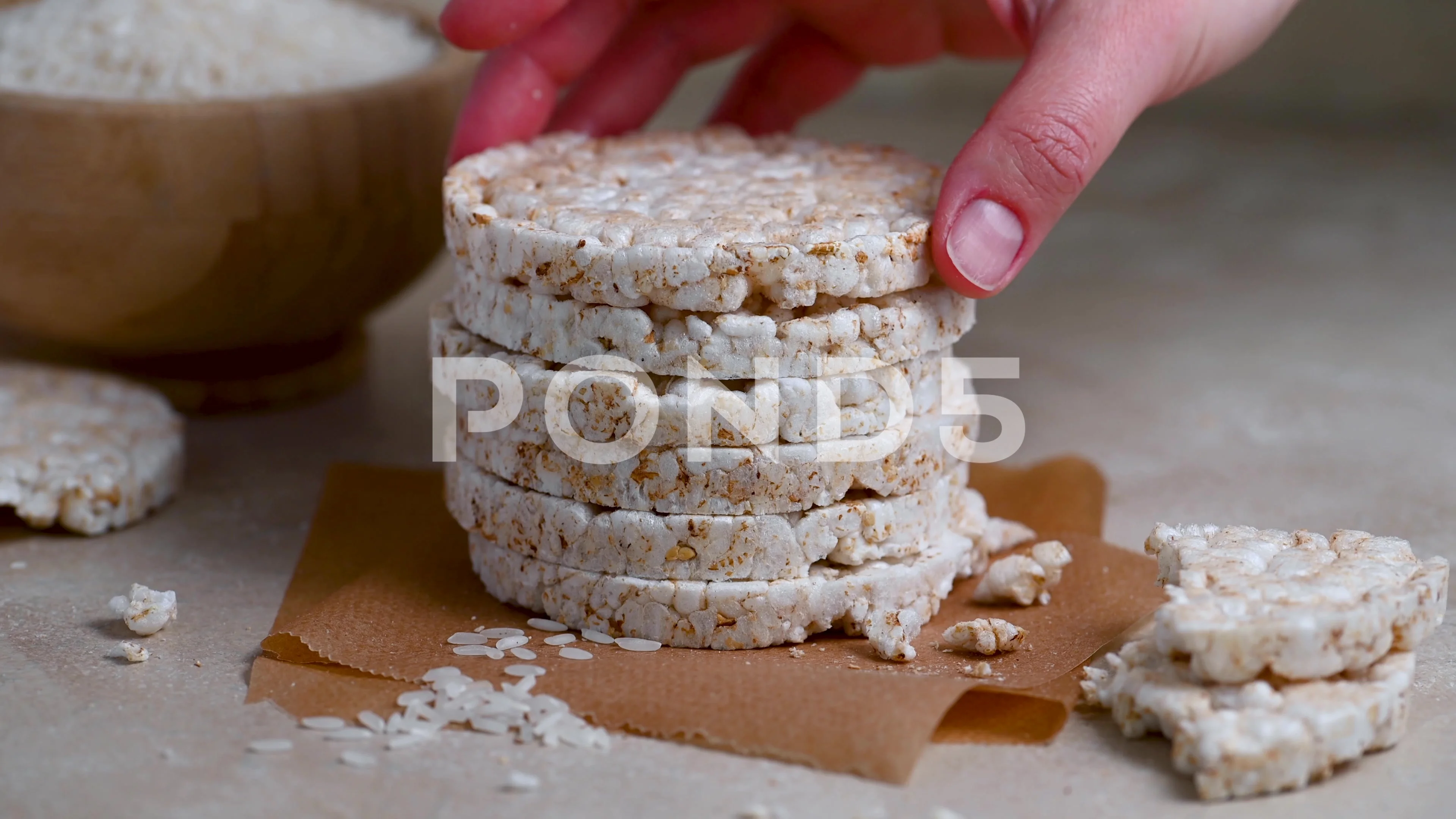How Kosher Puffed Rice Cakes Are Made | איך לעשות עוגת אורז כשר - YouTube