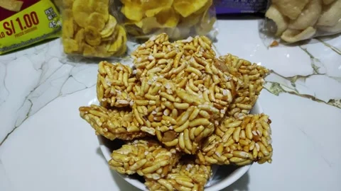 Puffed rice with sweet coating. Snacks in Peru Stock Footage 284645029