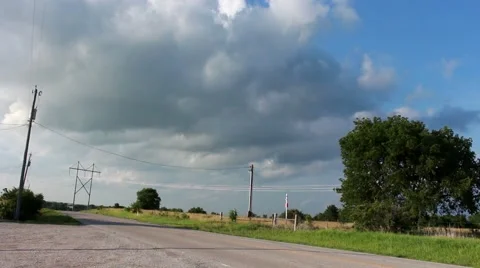 Puffy clouds move across a rural country in Kansas Video stock 40025386