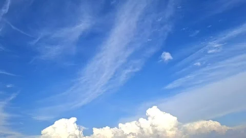 Puffy White Clouds Below Clear Blue Sky Vídeo Stock 334321405