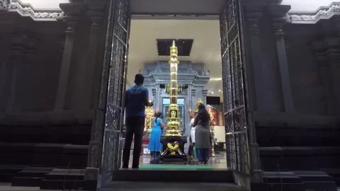 Puja Ceremony inside Sree Ganeshar Temple, Hilltop Temple, Penang, Malaysia Video stock 325070984