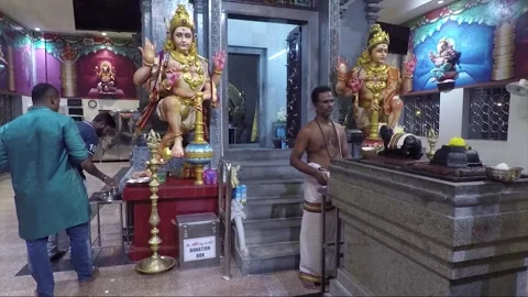 Puja Ceremony inside Sree Ganeshar Temple, Hilltop Temple, Penang, Malaysia Video stock 325430413