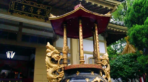 Puji Temple - Incense in rain Vidéo 22798591