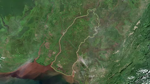 Pulau Bakumpai Island in the Java Sea. Satellite map. Zoom Vídeos de archivo 303014438