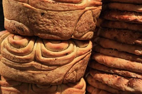 Pull-apart bread buns and pieces of nang-naan bread. Muslim Quarter-Xi'an-CN Stock Photos