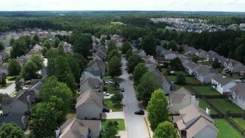 Pull away drone aerial view over an American lush green suburban neighborhood. Stock Footage 170721441