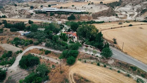 Pull away drone aerial view over an American lush green suburban neighborhood. Stock Footage 277899923